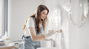 peindre un carrelage de salle de bain