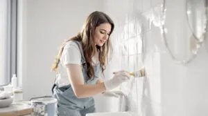 peindre un carrelage de salle de bain