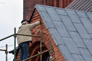 Rénovation et assurance : que couvre votre contrat quand vous restaurez un bien ancien ?