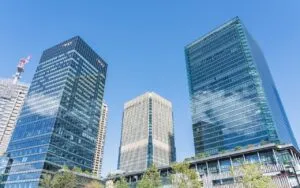 Pourquoi privilégier un logement respectueux de l'environnement : enjeux, avantages et conseils pour choisir